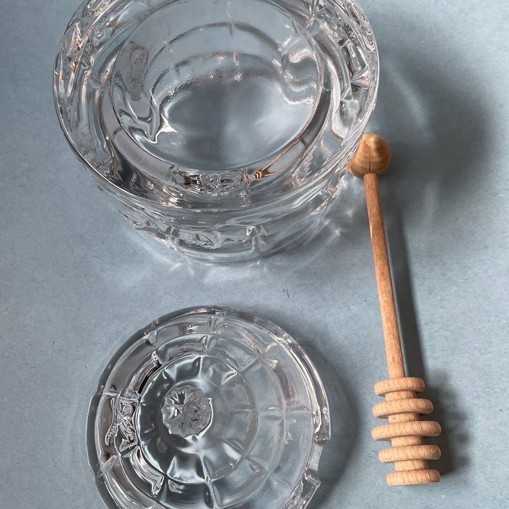 EUC Beehive Glass Honey Jar with Wood Dipper